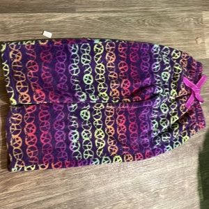 They are purple with peace signs and they have a little fake string